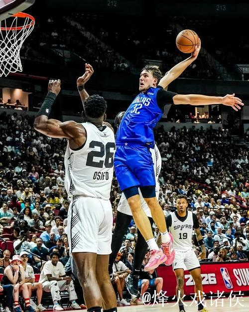 弗拉格身穿深蓝Hesi Low v2,创造生涯新高42分7篮板6助攻 弗拉格身穿深蓝Hesi Low v2,创造生涯新高42分7篮板6助攻